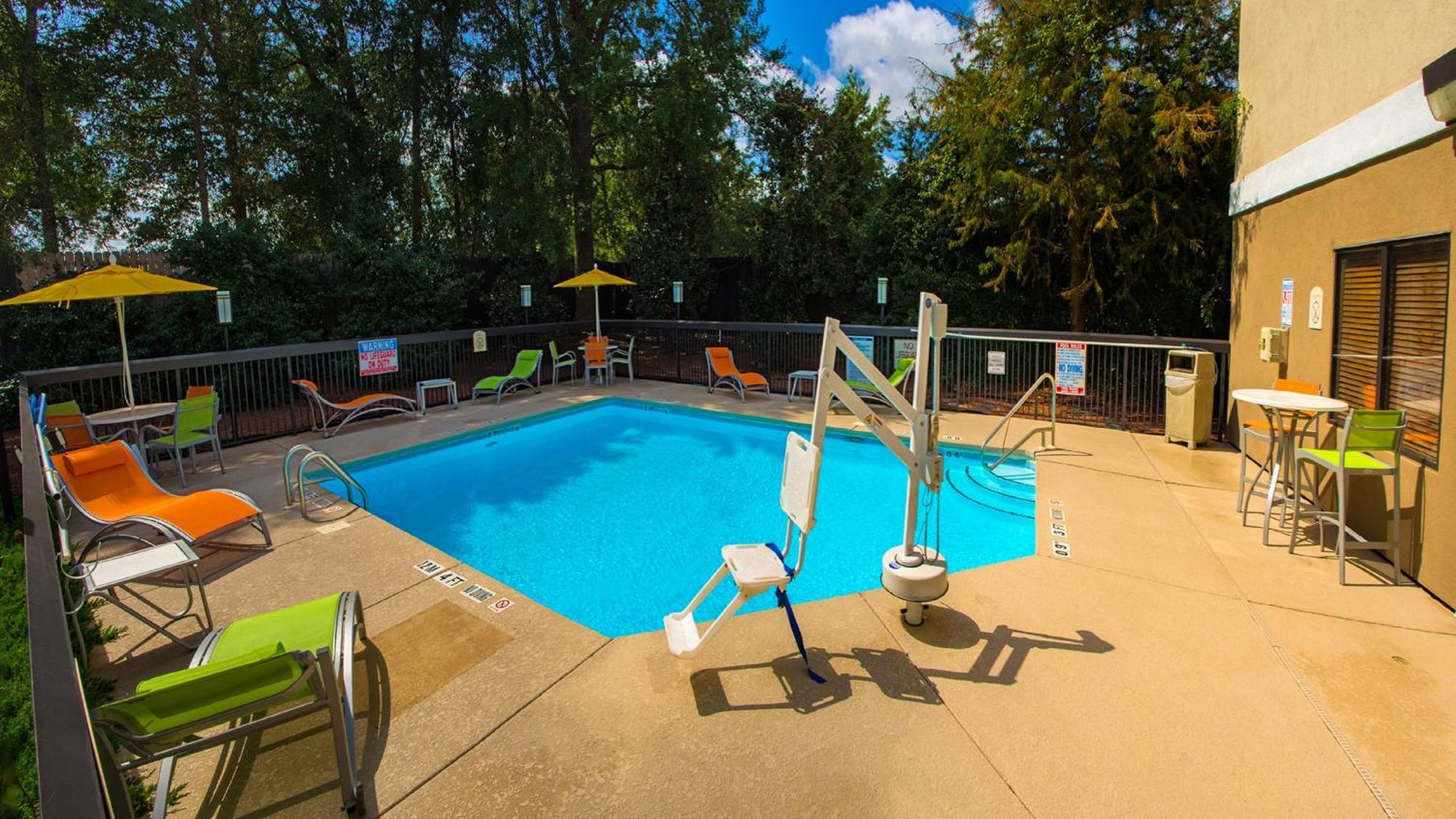 Holiday Inn Express Hotel & Suites Kinston By Ihg Exterior foto