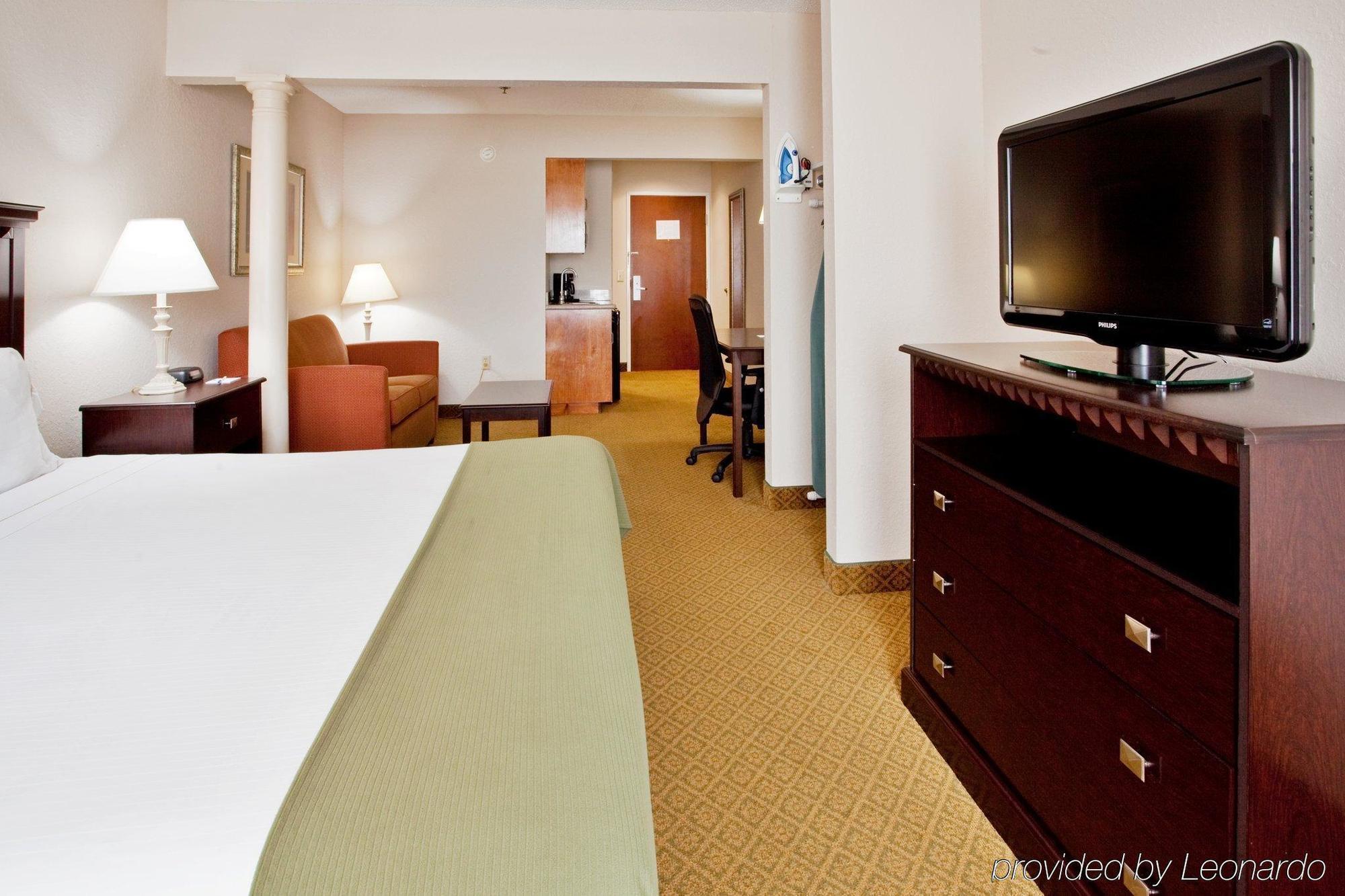 Holiday Inn Express Hotel & Suites Kinston By Ihg Habitación foto